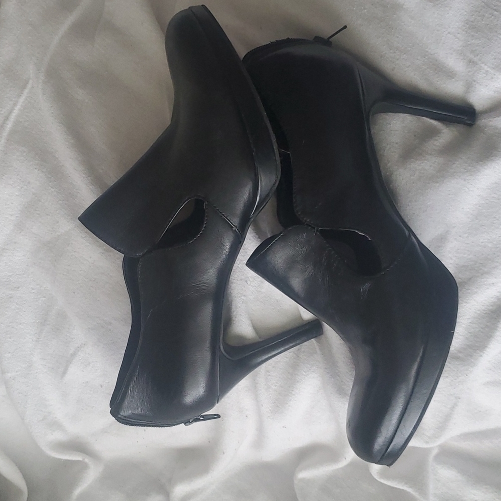 NINE WEST BOOTIES - Picture 3 of 9
